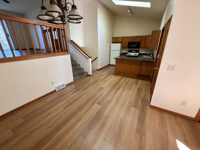 Building Photo - 711 29th Ave NE Unit 711 29th Ave N Apt 3