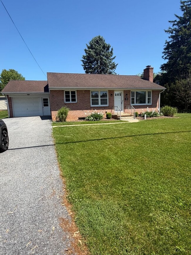 Building Photo - Beautiful Home with a One Car Garage