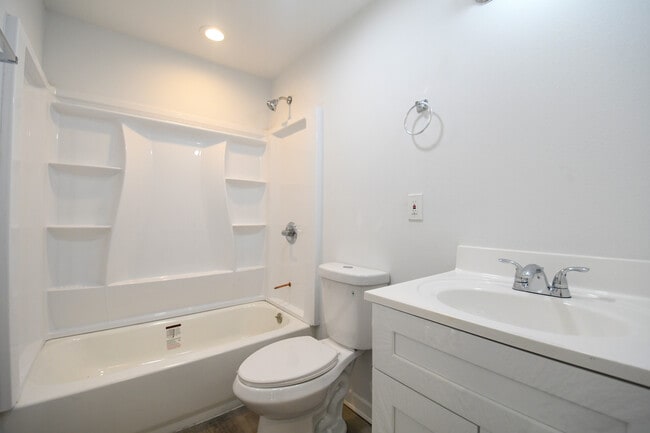 Photo - 822 N Van Buren St