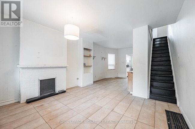 Photo - 573 Coxwell Ave