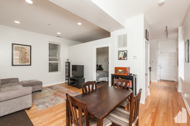 Photo - 1510 N Greenview Ave Unit 2R