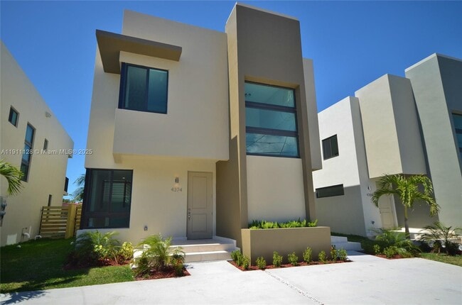 Building Photo - 4374 E 10th Ave