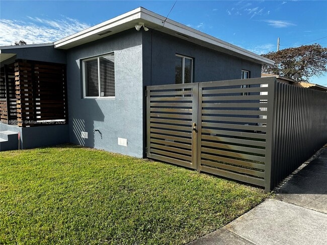 Photo - 6844 NW 5th Ave Unidad 6846