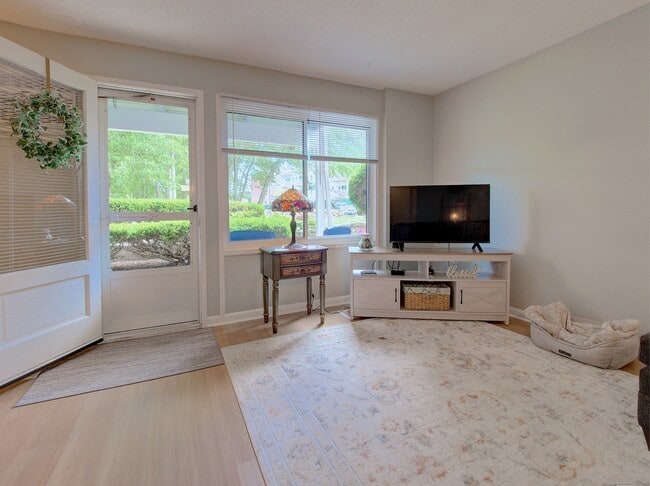 Photo - 281 Gardner Ave Unit K2