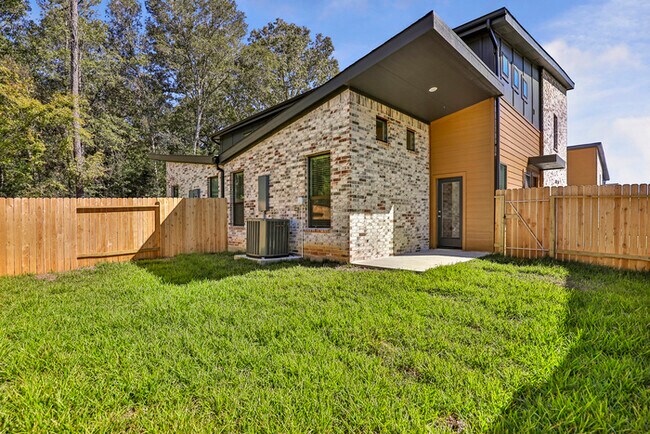 Photo - 2509 Appian Way