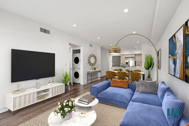 Amplia sala de estar, comedor y cocina. - Colby Missouri by Wiseman