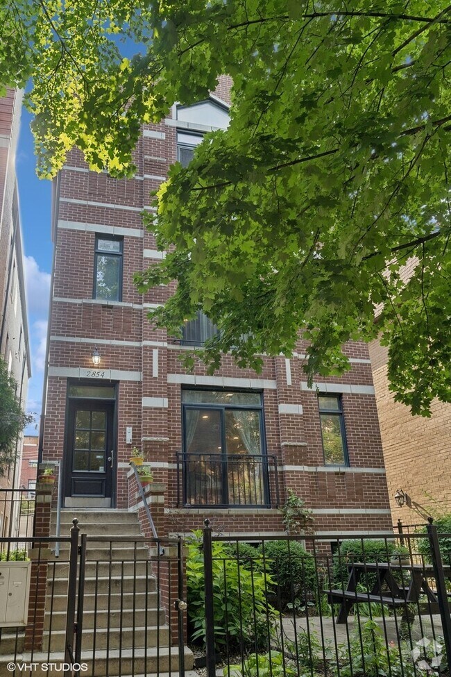 Building Photo - 2854 N Burling St Unit 2 Rental