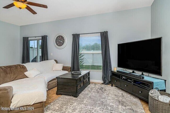 Photo - 2545 Revolution St