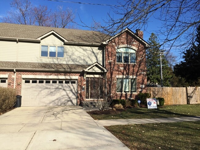 Photo - 219 W Quincy St Townhome