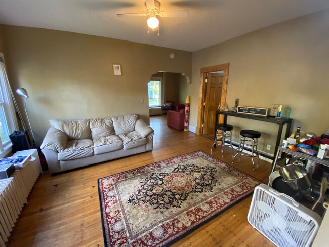 Photo - MUST SEE 6BD/2.5BA House + Office, Parking...