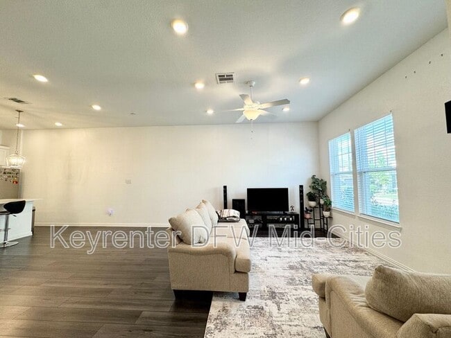 Photo - 9927 Tolbert St