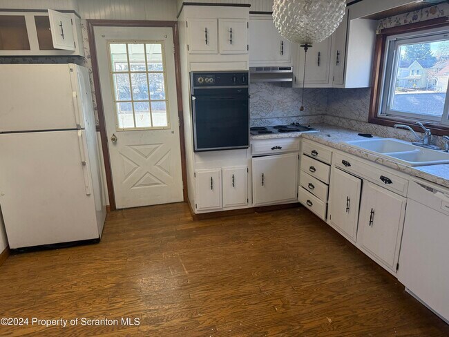 Photo - 1413 Swetland St