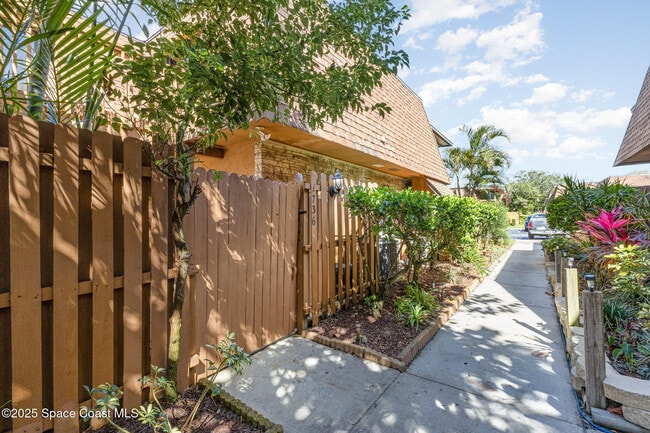 Photo - 1736 S Park Ave Townhome