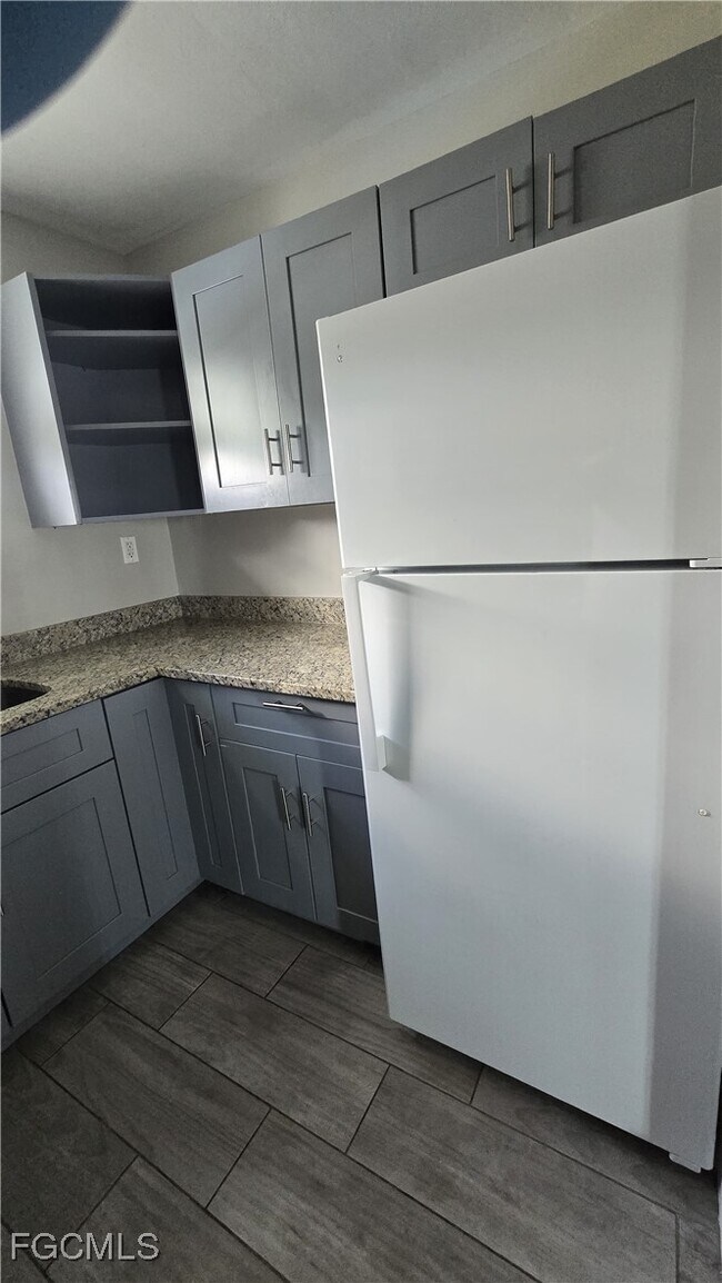 Photo - 4952 Vincennes St