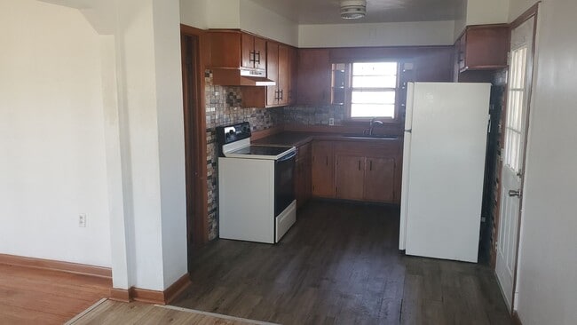 Photo - 3 bd, 2 ba house NE Columbia, 2nd living room downstairs, fenced, w/d included