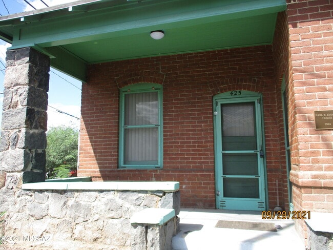 Photo - 425 E 8th St