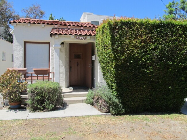 Photo - 11217 La Maida St