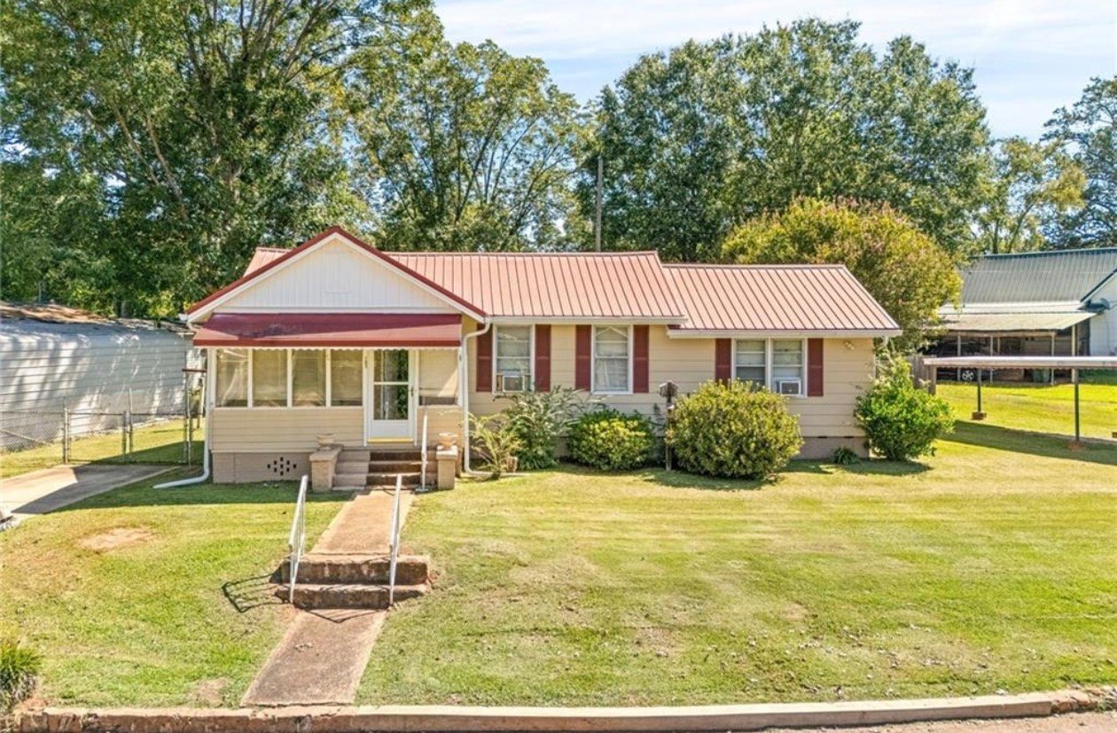 Photo - 107 Maple St