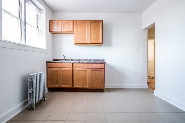 Photo - 6705 S Michigan