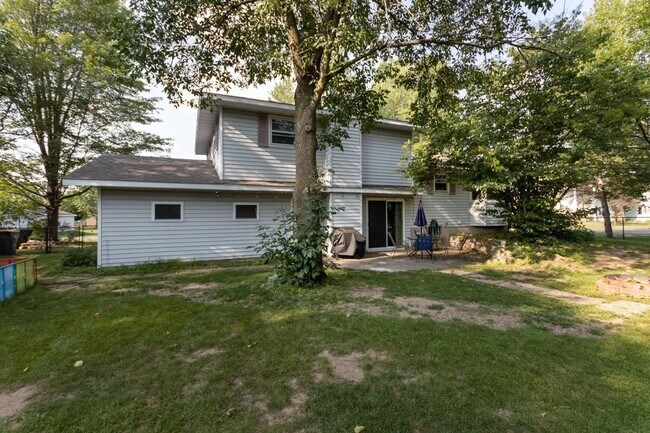 Photo - Click the “Apply Now” button or email wapmrentals@gmail.com for a prompt response.