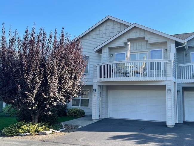 Building Photo - 221 Parkway Dr