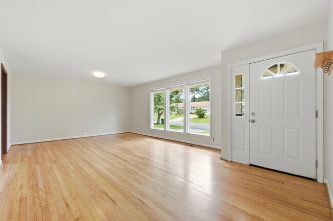 Photo - 4727 Briarwood Dr