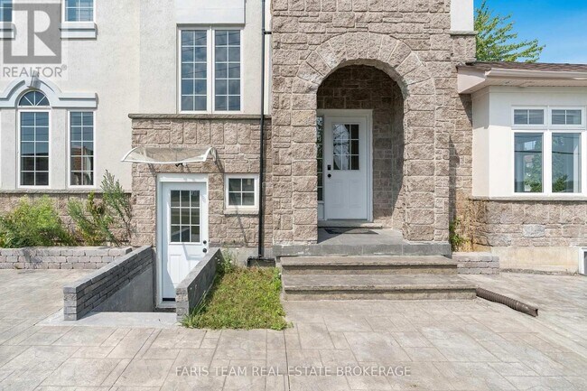 Photo - 2 Vanessa Dr