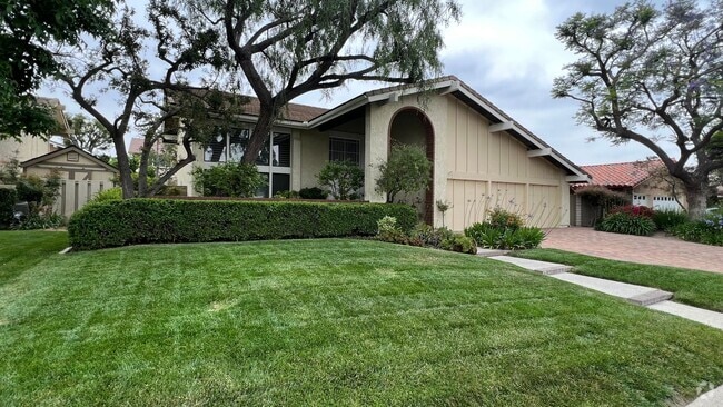 Building Photo - Wonderful 4 Bedroom 3 Bathroom Villa Park ... Rental