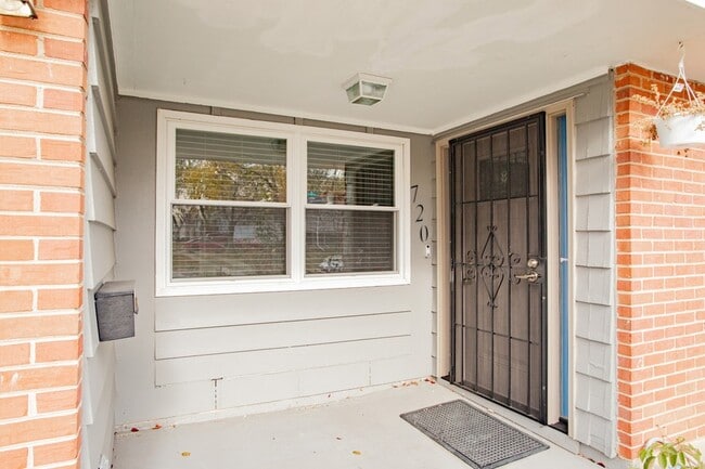 Photo - 720 Durham Ln