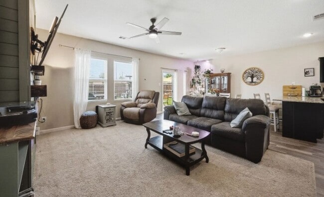 Photo - 405 Willow Creek Dr