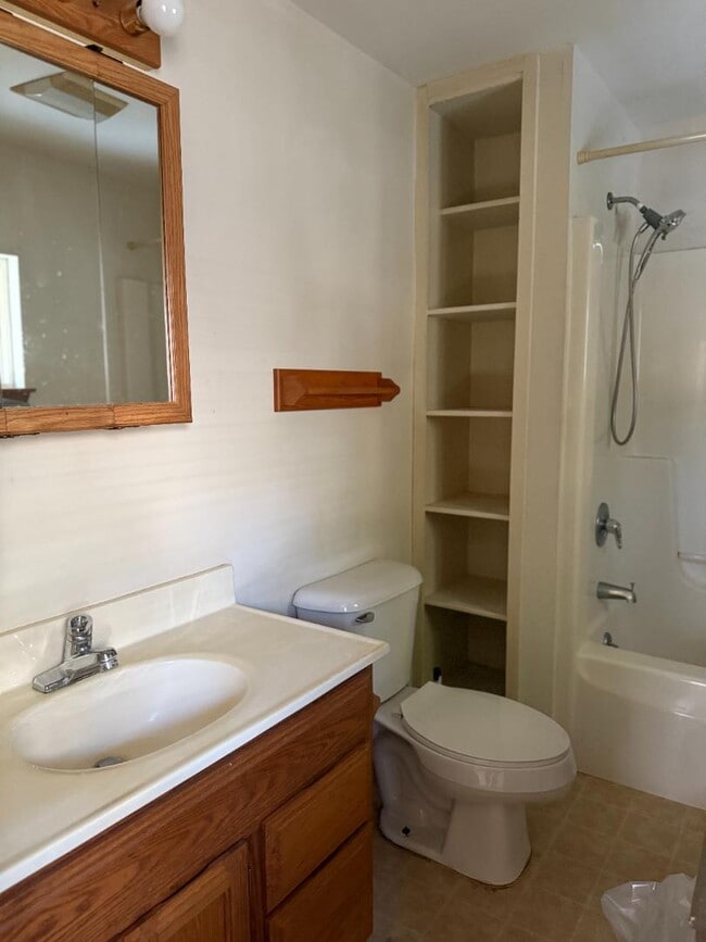 Building Photo - 528 Avon St Rental