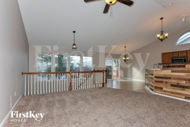Photo - 212 Royallmanor Ln