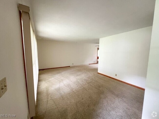 Building Photo - 1971 Bryn Mawr Dr Rental