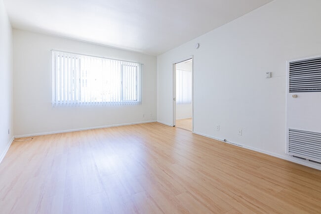 Photo - 667 Levering Ave