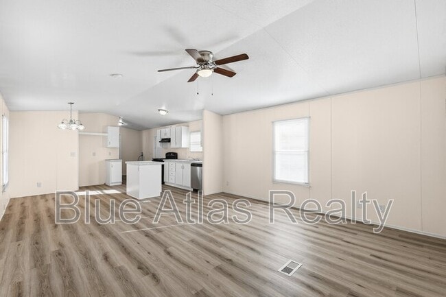 Building Photo - 825 Dawn Light Dr