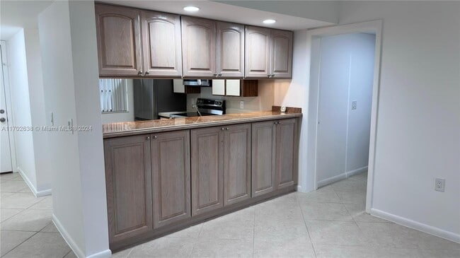 Photo - 1703 Whitehall Dr Unit 104