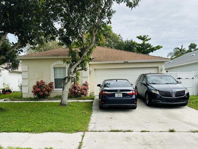 Building Photo - 5165 Foxhall Pl