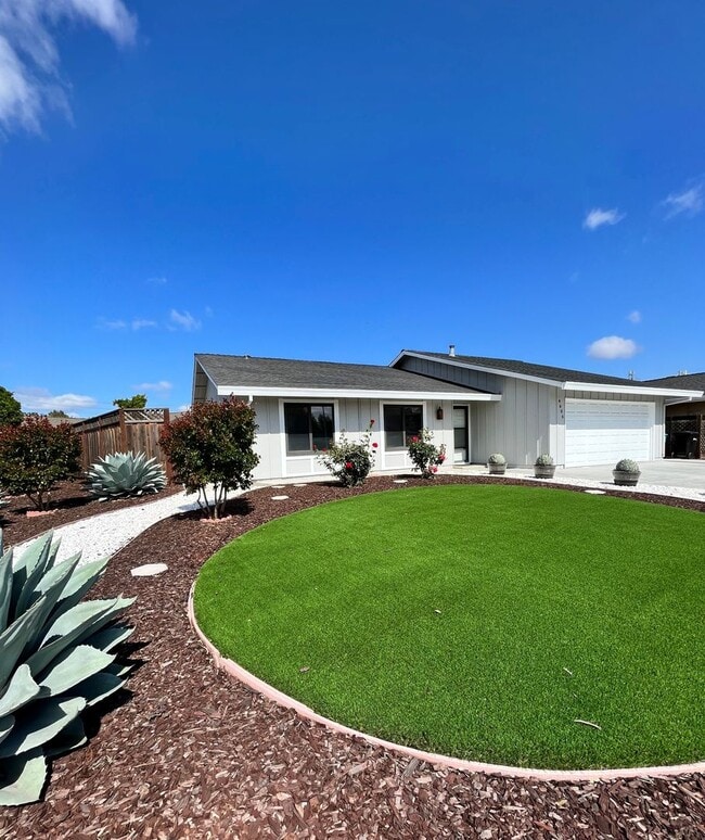 Photo - 3 bedroom, 2 bath home on a corner lot clo...