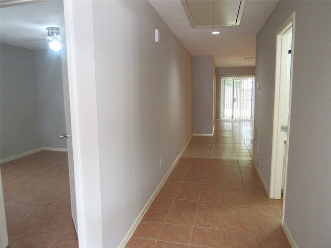 Photo - 8414 Beechnut St