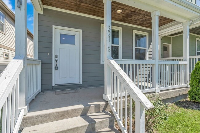 Photo - 4 BR with amenities in The Nations~