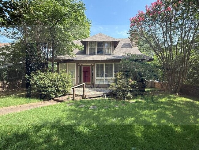 Building Photo - Heights 4 Bedroom