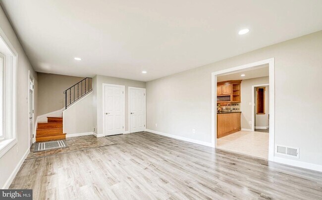 Photo - 4005 Lees Corner Rd