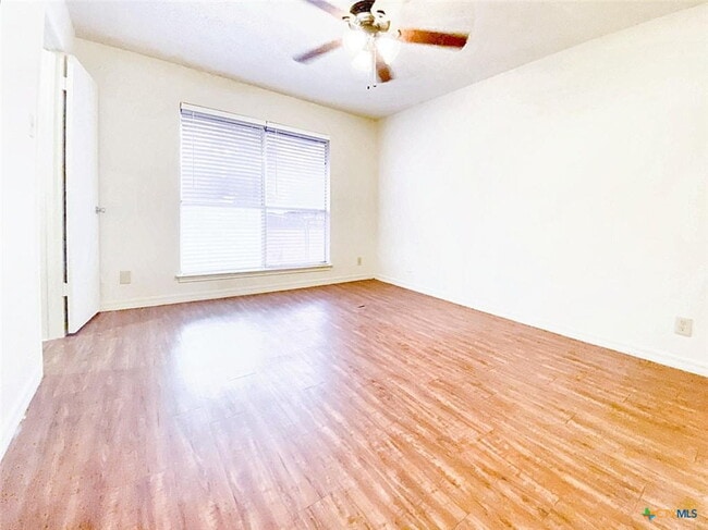 Photo - 109 Hughson Ct