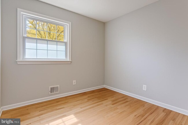 Photo - 3910 Canterbury Way