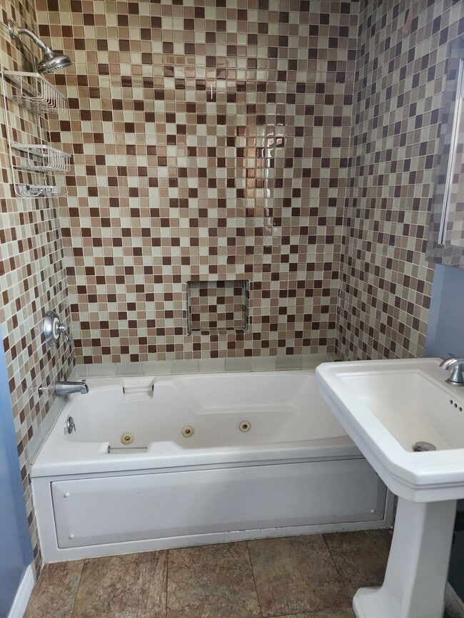 Photo - 767 W 90th St Unidad 767 W. 90th Street