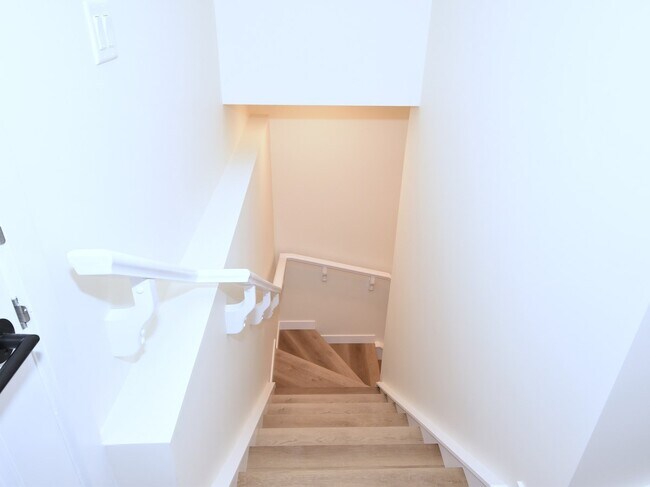 Photo - 2123-2125 5 Ave SW Unit 2123b