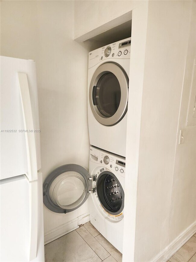 Photo - 562 NW 82nd Pl