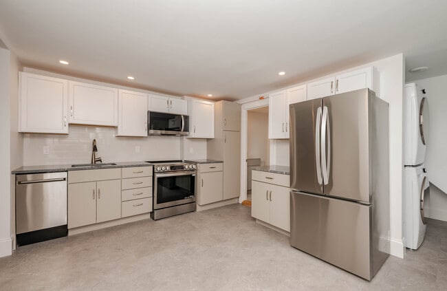 Custom Kitchen - 361 Miller Ave Unit 4