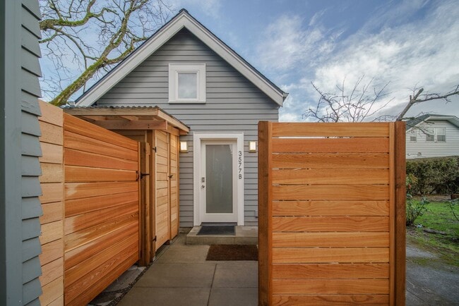 Building Photo - Knott House Unit 3577~Knott~#B~K129