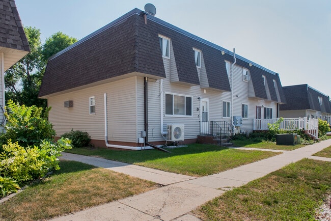Building Photo - 950 5th Ave W